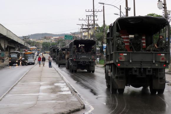 Operações militares não diminuem violência no Rio