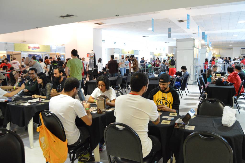 Feira de jogos offline agita universo geek neste fim de semana