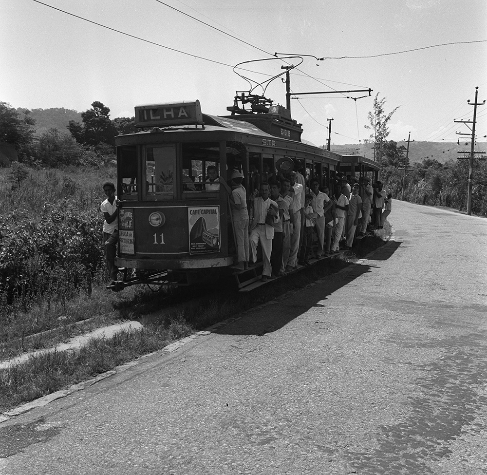 Antiga estação de trem abriga fábrica de objetos reciclados