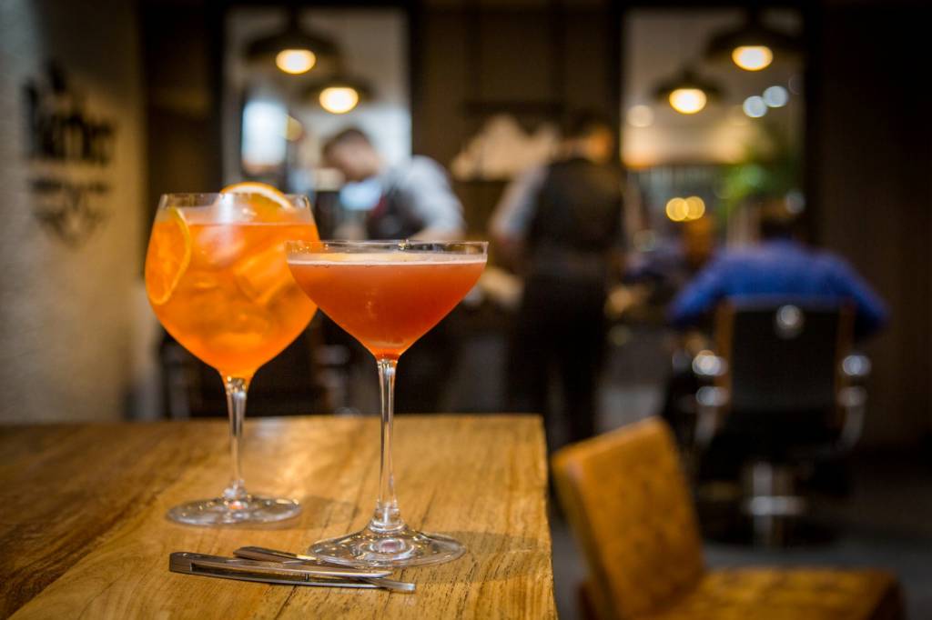 Barbearia no Centro lança carta de drinques