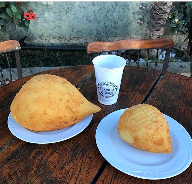 Confeitaria lança desafio de comer coxinha de 1kg