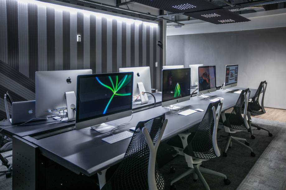 YouTube Space: moderna ilha de edição YouTube Space: moderna ilha de edição