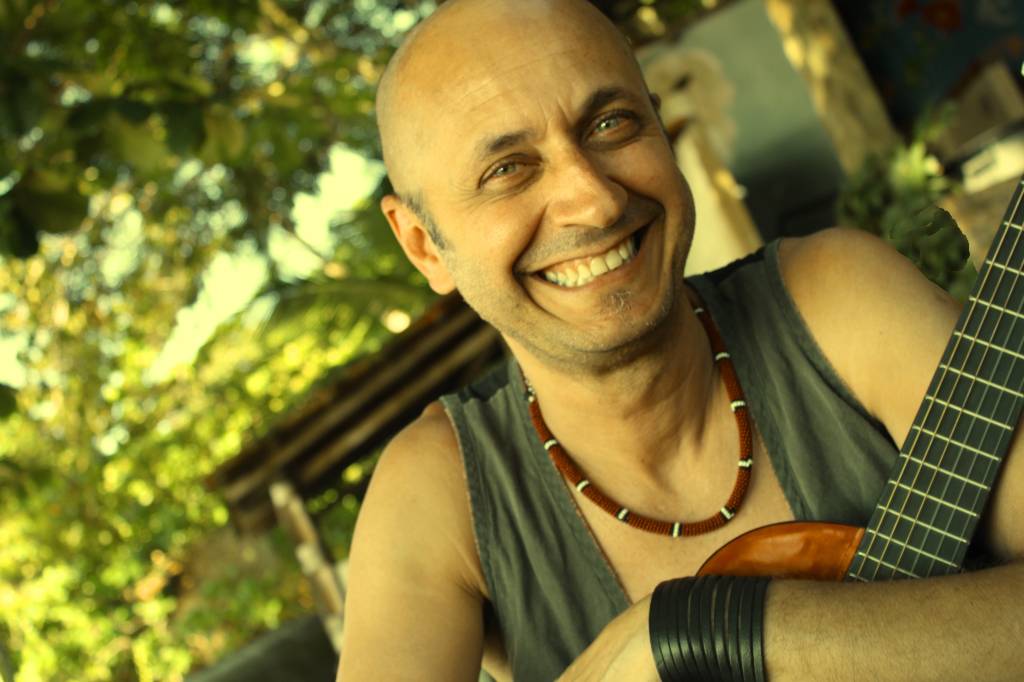 Roni Valk lança o CD infantil no Teatro Municipal Café Pequeno