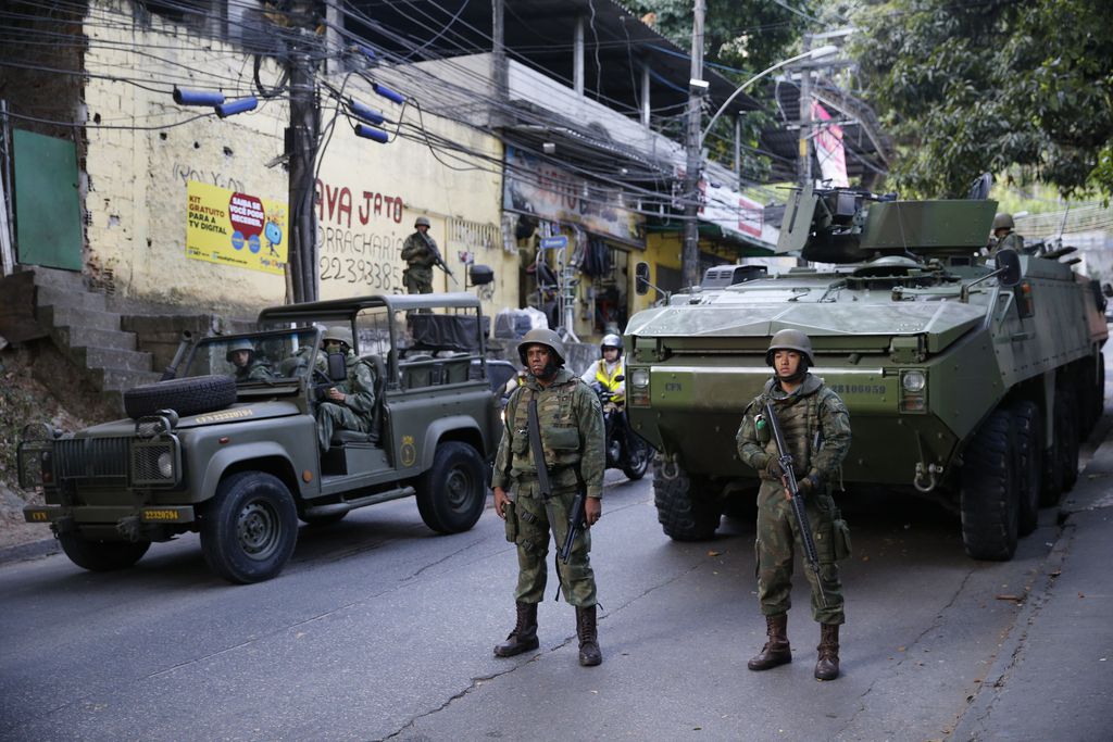 Forças Armadas começam a deixar a Favela da Rocinha