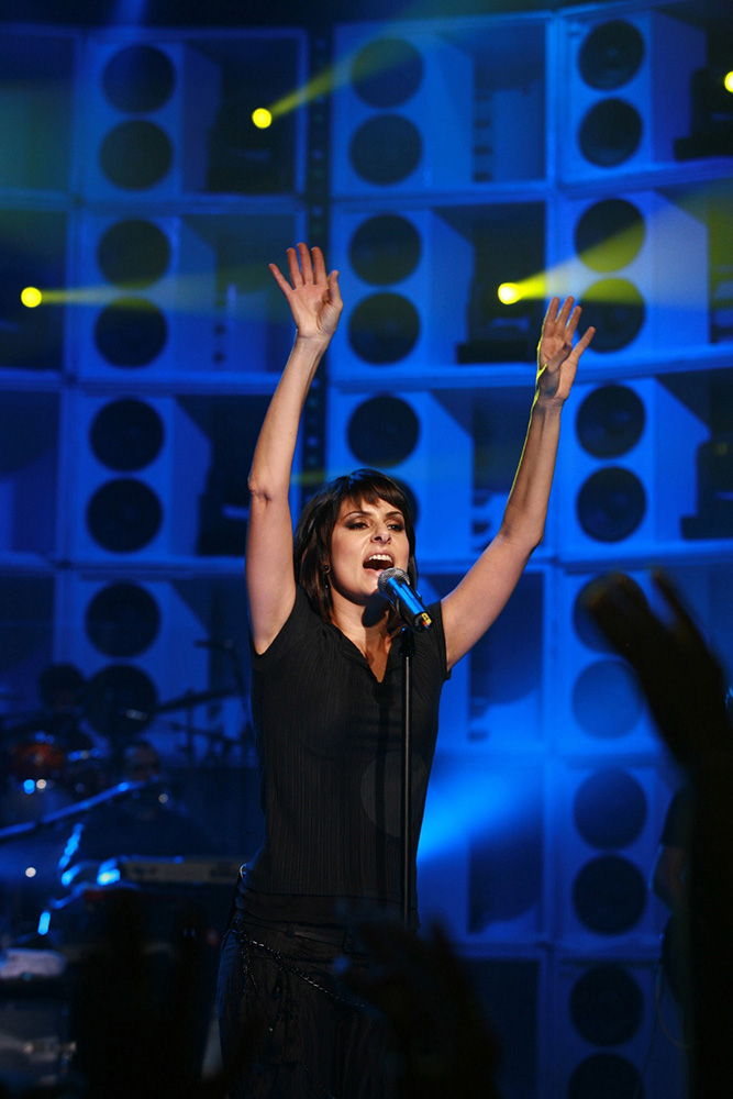 Cantora Fernanda Abreu.