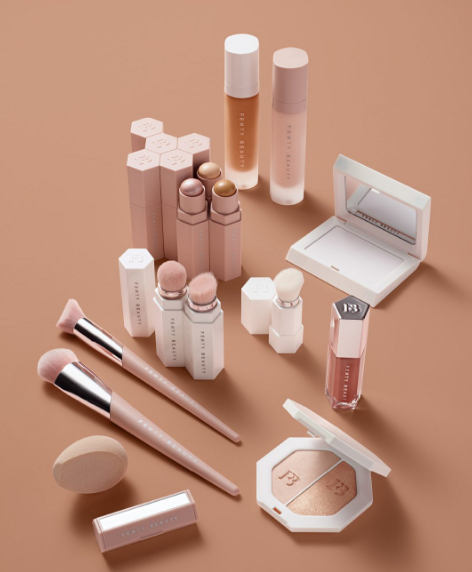 Rihanna lança marca de maquiagem com 40 tons de base