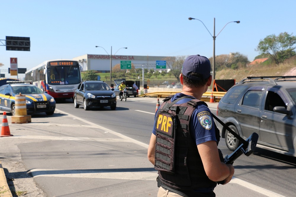 PRF apreende cocaína que seria entregue em comunidade