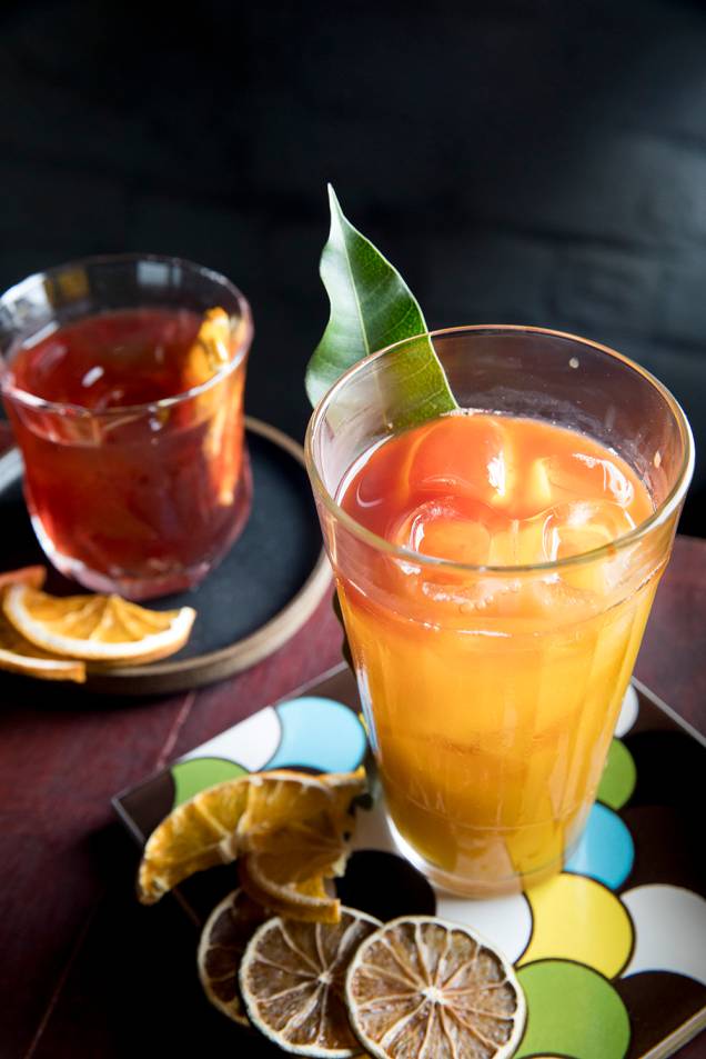 Canarinho (R$ 25,00) e negroni 28 (R$ 29,00): boas pedidas da carta, assinada por Alex Mesquita e Michell Agues Canarinho (R$ 25,00) e negroni 28 (R$ 29,00): boas pedidas da carta, assinada por Alex Mesquita e Michell Agues