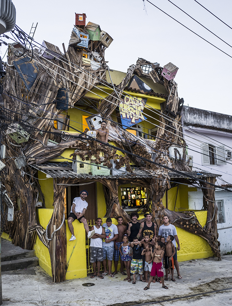 Casa aberta por francês oferece aulas a crianças da Providência