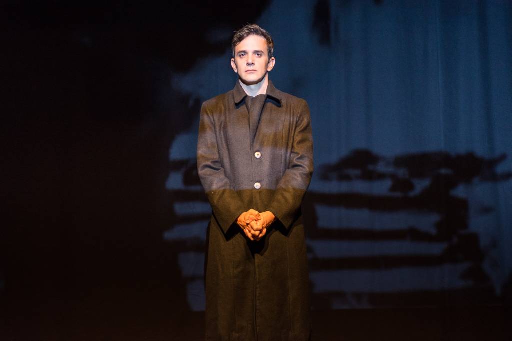 Crítica: solo sobre assassino de John Lennon tropeça