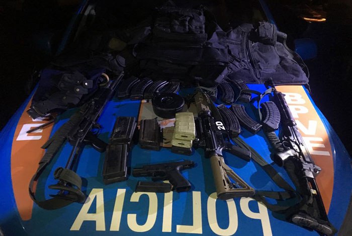 Criminosos fazem família de refém durante fuga