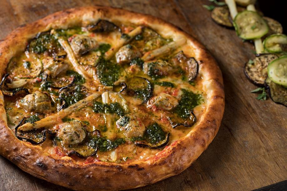 Alcachofra, berinjela, abobrinha, aspargo e molho pesto: dica vegetariana Alcachofra, berinjela, abobrinha, aspargo e molho pesto: dica vegetariana