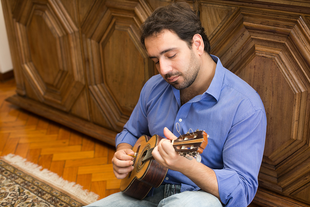 Sambista Rafael dos Santos lança o primeiro CD no Carioca da Gema