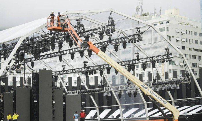 Por segurança, Anitta reforça pedido de Réveillon sem celular