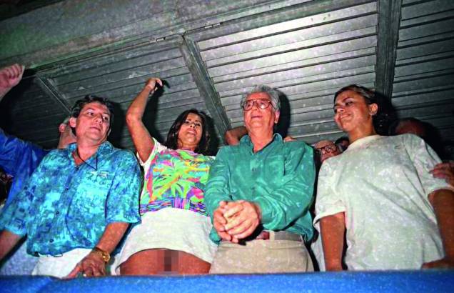 Uma foto tirada em um camarote quase derrubou um presidente. O caso aconteceu em 1994, quando Itamar Franco foi clicado ao lado da modelo Lilian Ramos, que estava sem calcinha. A imagem gerou discursos no Congresso e outras medidas que pediam o afastamento do mineiro, que não chegou a acontecer. Uma foto tirada em um camarote quase derrubou um presidente. O caso aconteceu em 1994, quando Itamar Franco foi clicado ao lado da modelo Lilian Ramos, que estava sem calcinha. A imagem gerou discursos no Congresso e outras medidas que pediam o afastamento do mineiro, que não chegou a acontecer.