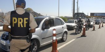 Doze pessoas morreram em rodovias federais do Rio durante feriado