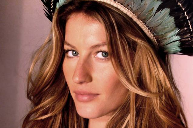 Clique indiscreto: Gisele Bündchen se esbaldou por mais de três horas no camarote da Brahma em 2005. Longe do então namorado Leonardo Di Caprio, a top sambou com passistas, pediu uma porção de pastéis no lugar do sanduíche natural que lhe ofereceram e não teve paz nem no banheiro, onde um paparazzo lhe esperava com a câmera. Clique indiscreto: Gisele Bündchen se esbaldou por mais de três horas no camarote da Brahma em 2005. Longe do então namorado Leonardo Di Caprio, a top sambou com passistas, pediu uma porção de pastéis no lugar do sanduíche natural que lhe ofereceram e não teve paz nem no banheiro, onde um paparazzo lhe esperava com a câmera.