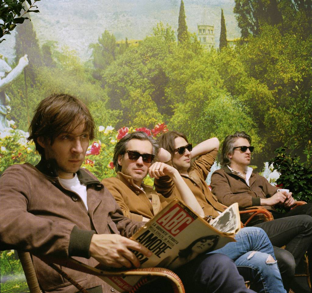 Com ingressos esgotados, Phoenix faz show no Circo