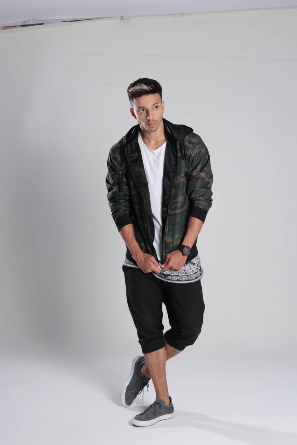 Participante do The Voice Brasil se apresenta no FM Hall Estúdio