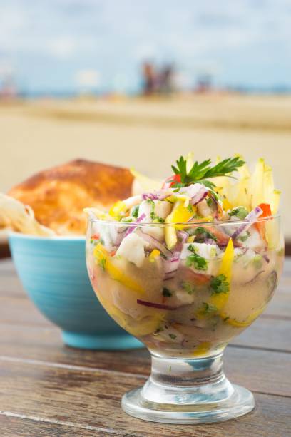 Del Mare: ceviche de peixe branco com manga, carambola e cebola-roxa (R$ 25,00), sugestão de entrada