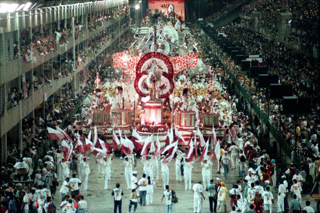 Conheça sambas-enredo que fizeram história no Carnaval do Rio