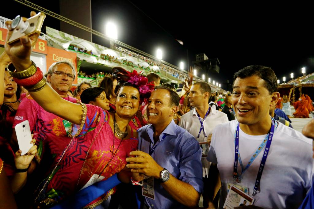 Vaia contra Crivella, briga na avenida e a gracinha de João Doria
