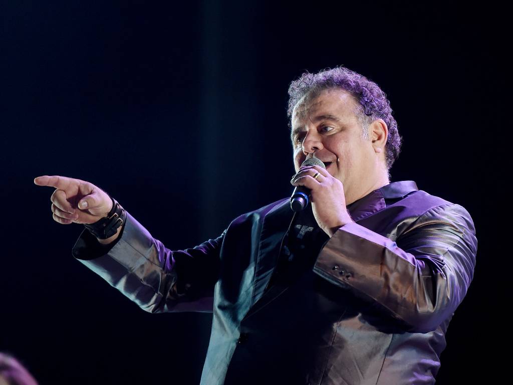 Leo Jaime lembra sucessos e histórias no palco