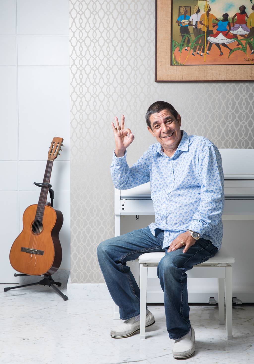 Zeca Pagodinho mostra sua versão da nota de R$ 200; veja