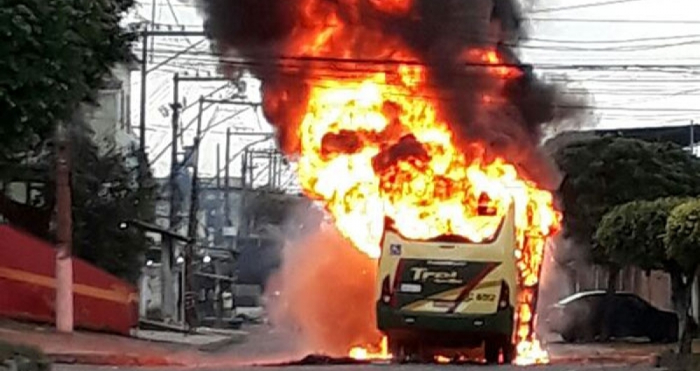 ônibus incêndio caxias
