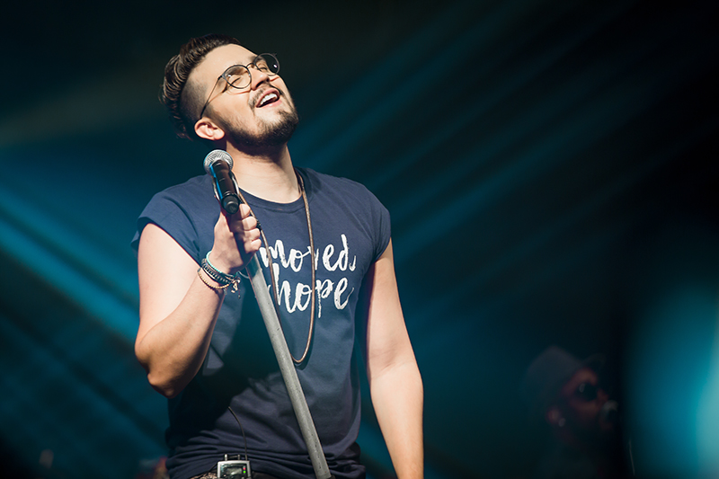 Luan Santana estreia nova turnê, recheada de efeitos especiais