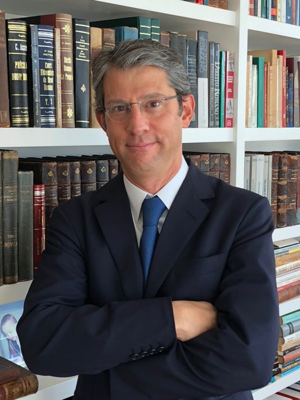 Advogado prepara livros com pegada pop sobre o Direito