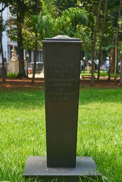 PASSEIO PÚBLICO (1783): O primeiro parque público das Américas, no Centro, foi reaberto em junho do ano passado, mas já apresenta sinais de degradação. PASSEIO PÚBLICO (1783): O primeiro parque público das Américas, no Centro, foi reaberto em junho do ano passado, mas já apresenta sinais de degradação.