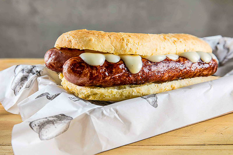 Seu Vidal; pão de queijo e linguiça Seu Vidal; pão de queijo e linguiça
