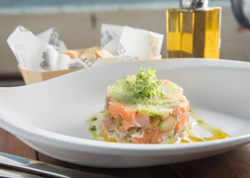 Tartare de atum e salmão com ovas em wasabi (R$ 48,00): boa pedida