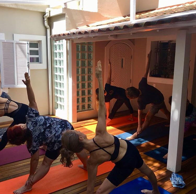 Estúdio de ioga na Gávea promove aulão e palestra para mães