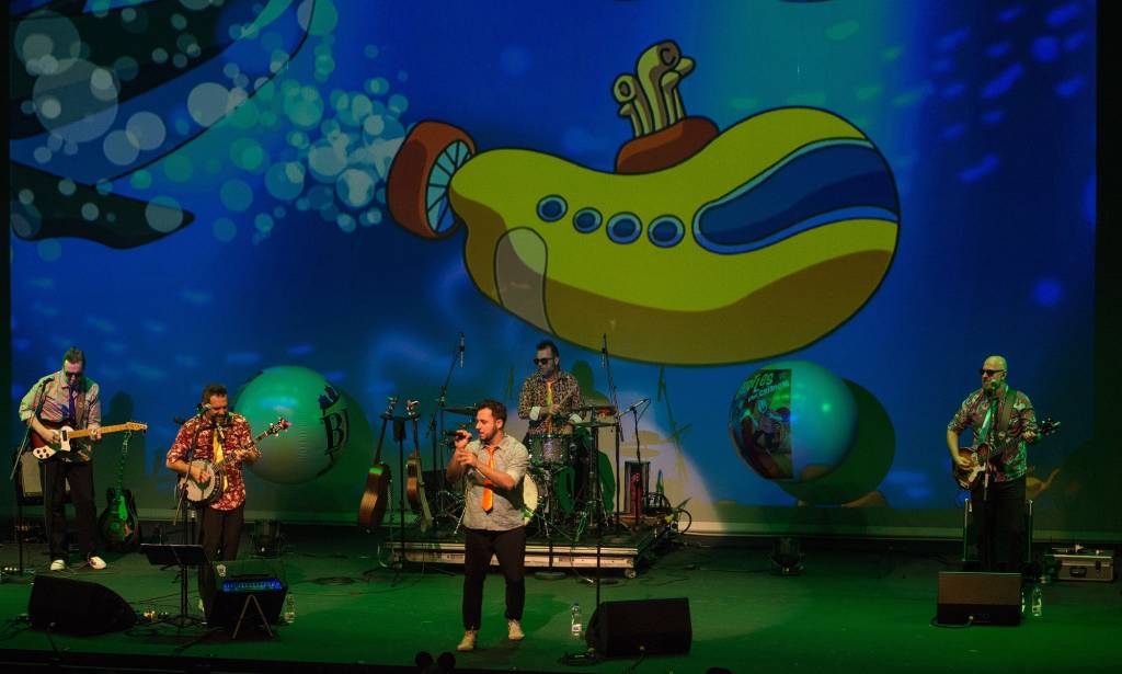 “Beatles Para Crianças” faz apresentações no Teatro Clara Nunes