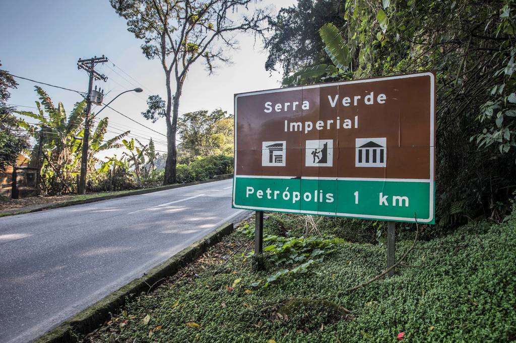 Rio-Petrópolis sofre com falta de manutenção e obras inacabadas