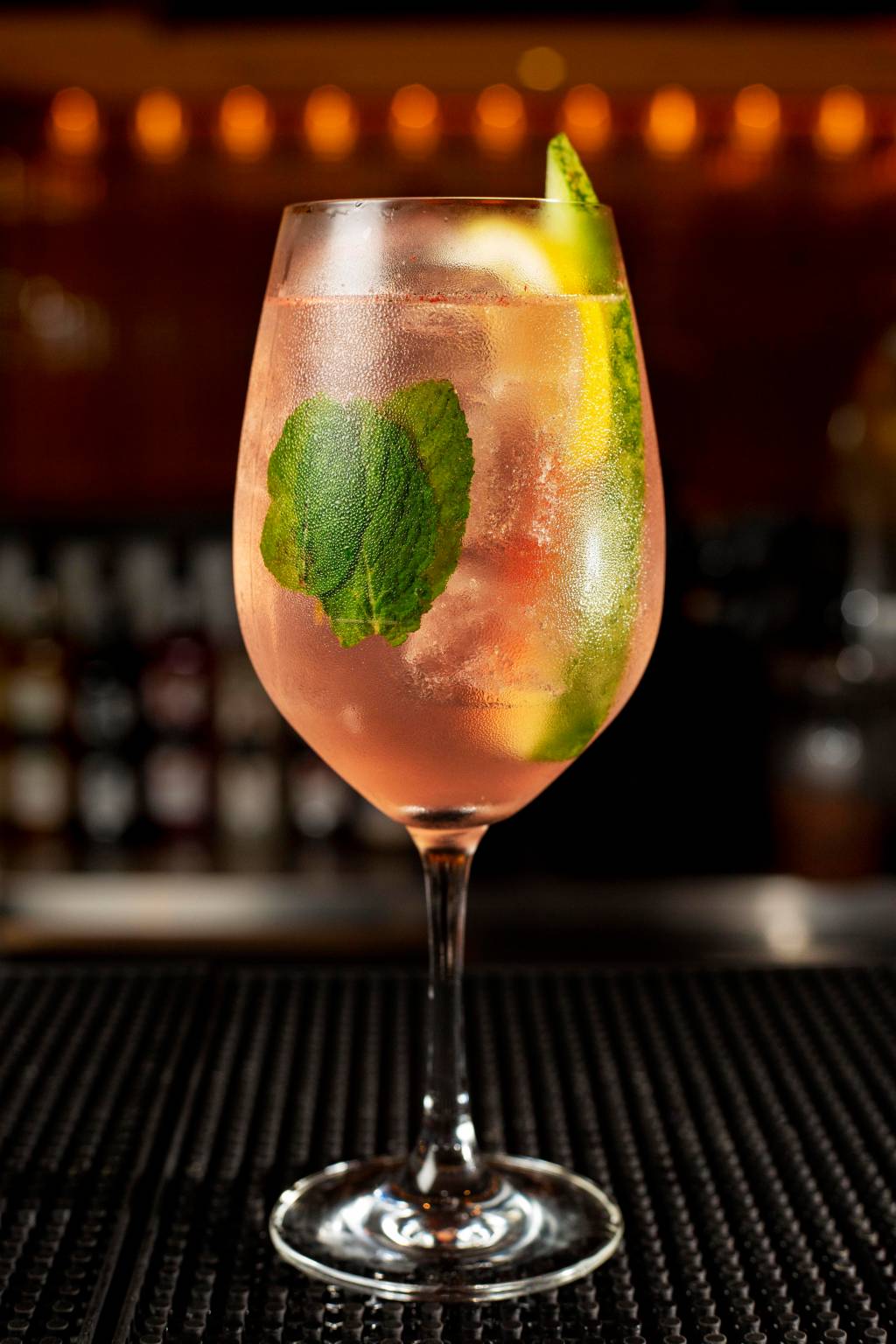 Tragga oferece dose dupla de gim tônica nesta sexta (13)