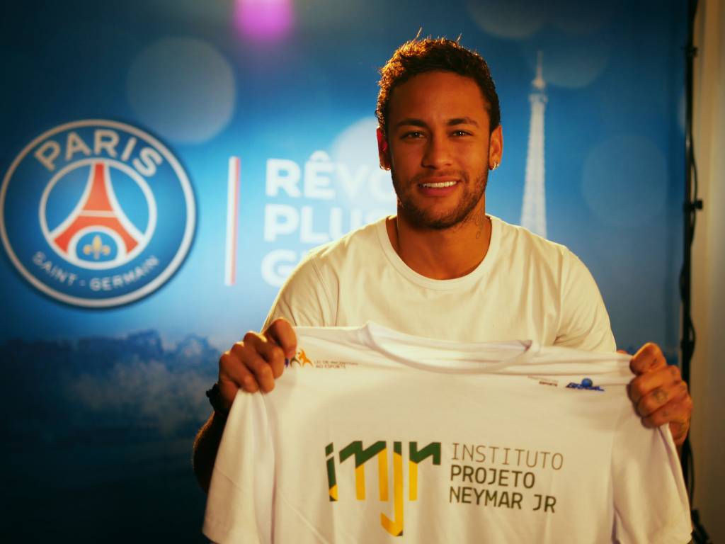 Instituto Neymar Jr. leiloa experiências com celebridades e marcas de luxo