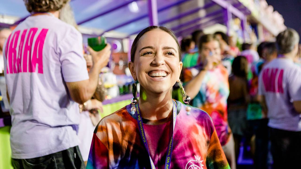 Roberta Sá em camarote na Sapucaí