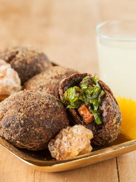 Bolinho de feijoada: quitute criado por Kátia Barbosa, do Aconchego Carioca Bolinho de feijoada: quitute criado por Kátia Barbosa, do Aconchego Carioca