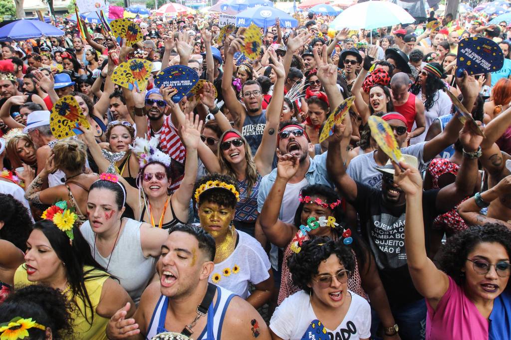 Rio monitora blocos de rua clandestinos: “Briga de gato e rato”, diz Paes