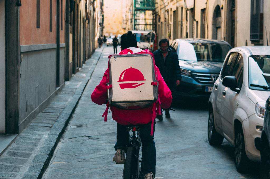 IFood e Zé Delivery são notificados pelo Procon carioca: saiba o motivo
