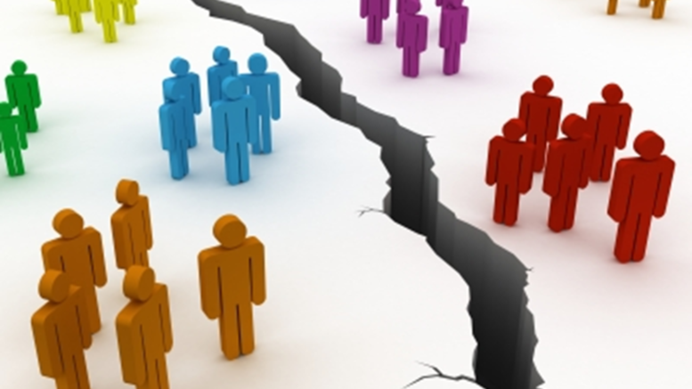 Estamos juntos, porém nunca estivemos tão separados