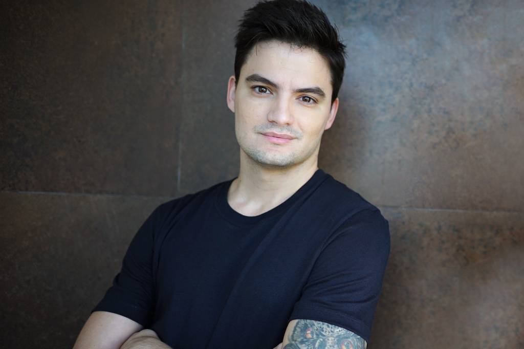 Felipe Neto se oferece para pagar estudos de criança estuprada pelo tio