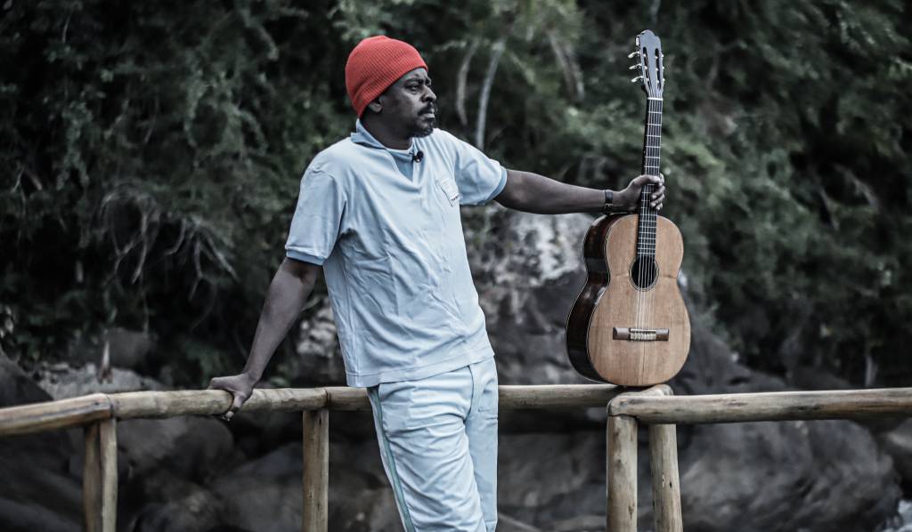 Mania de Peitão pode custar caro a Seu Jorge: 500 000 reais