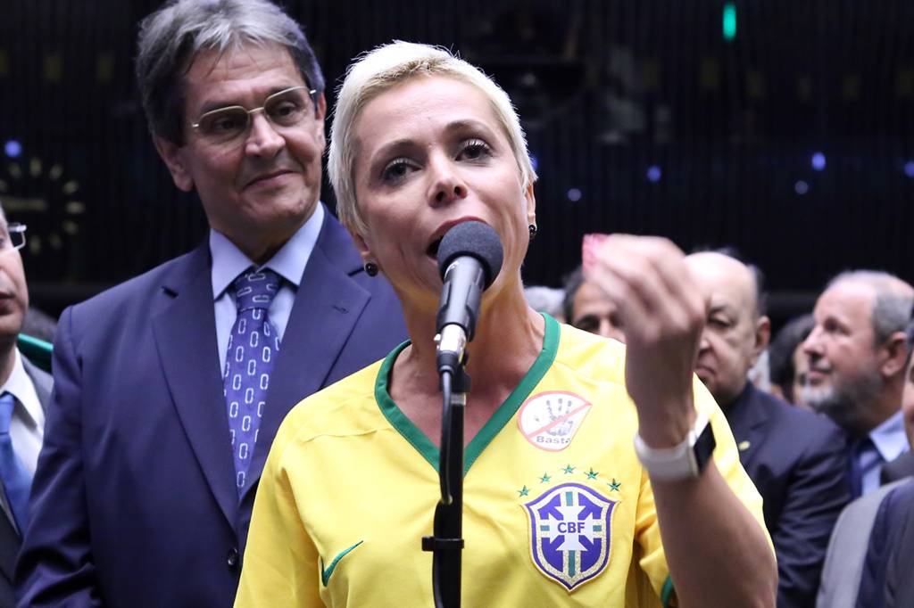 Mantida presa, Cristiane Brasil desiste de disputar a prefeitura