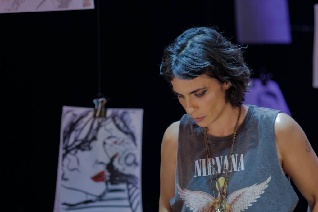 Maria Ribeiro: “Meu Brasil toca no rádio e é a esse país que pertenço”