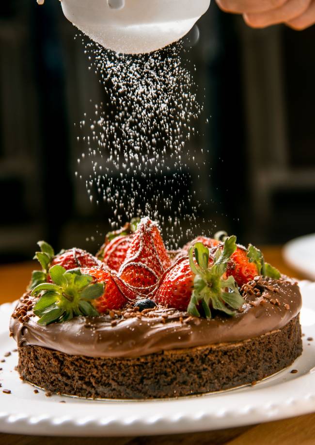 torta brownie cobertura de ganache com morangos torta brownie cobertura de ganache com morangos