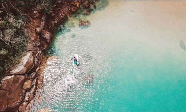 Viagem de isolamento no Rio: as praias preservadas do Saco do Mamangua